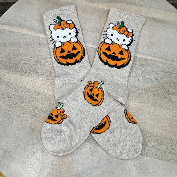 SANRIO HELLO KITTY Halloween Womens Ankle Socks Set of 3 Bats Pumpkin Mummy New - Picture 5 of 15